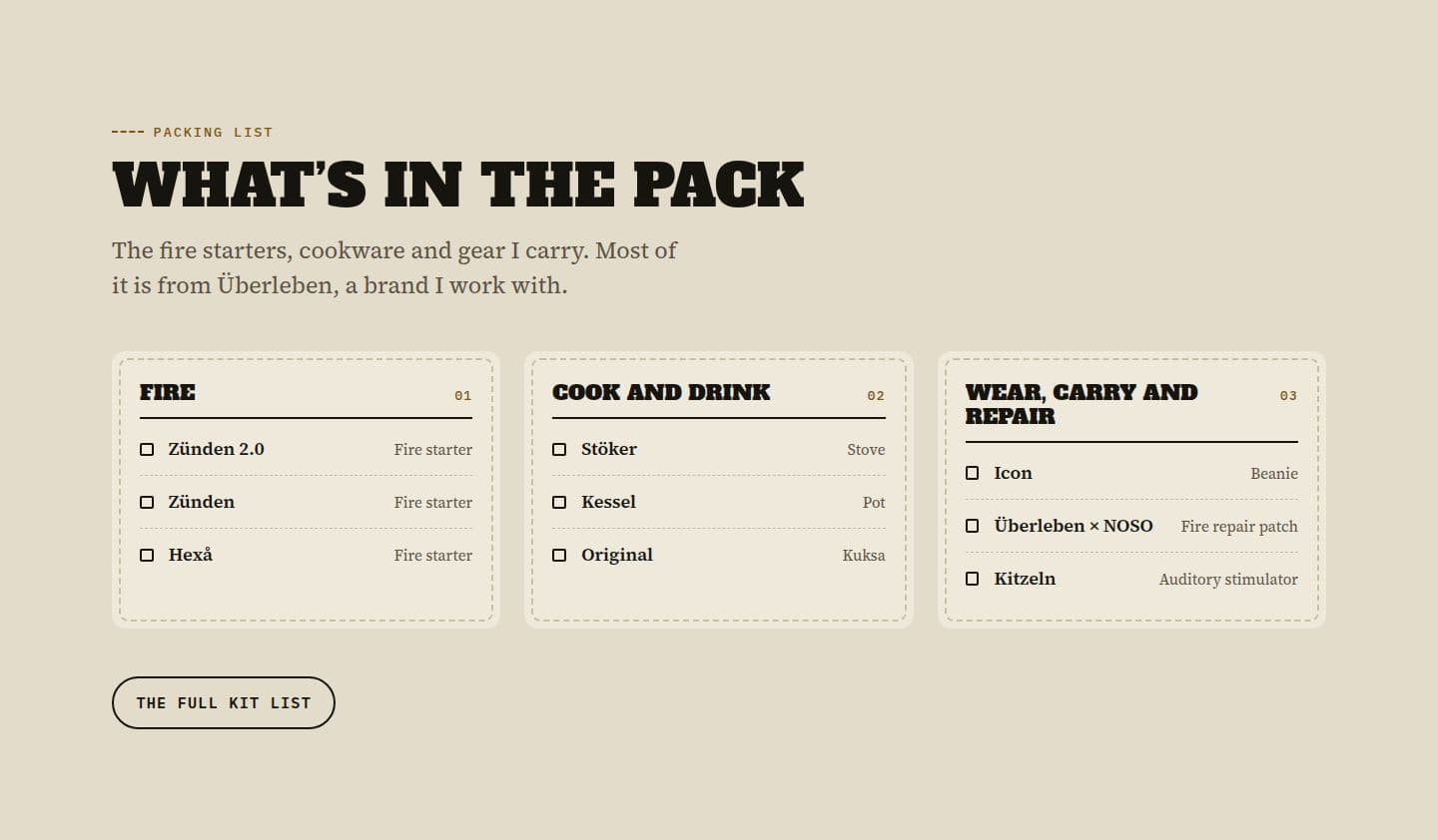What's in the pack: drie gestikte kaarten (Fire, Cook and drink, Wear, carry and repair), elk item een regel met een vinkje, de naam en wat het is.