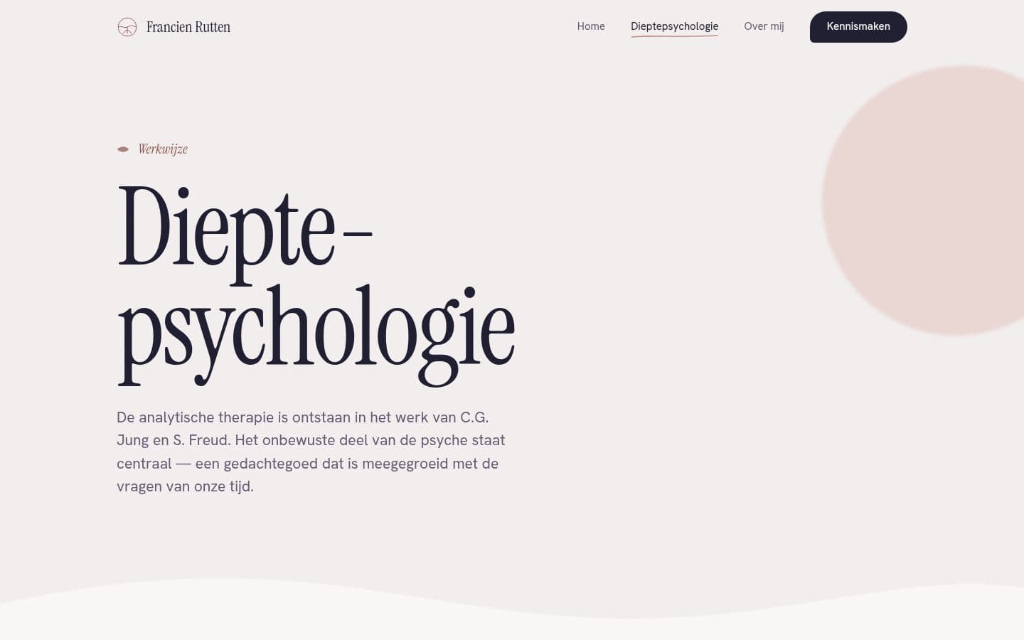 De pagina dieptepsychologie van Francien Rutten: een grote schreefkop met een zachte blosroze cirkel erachter.