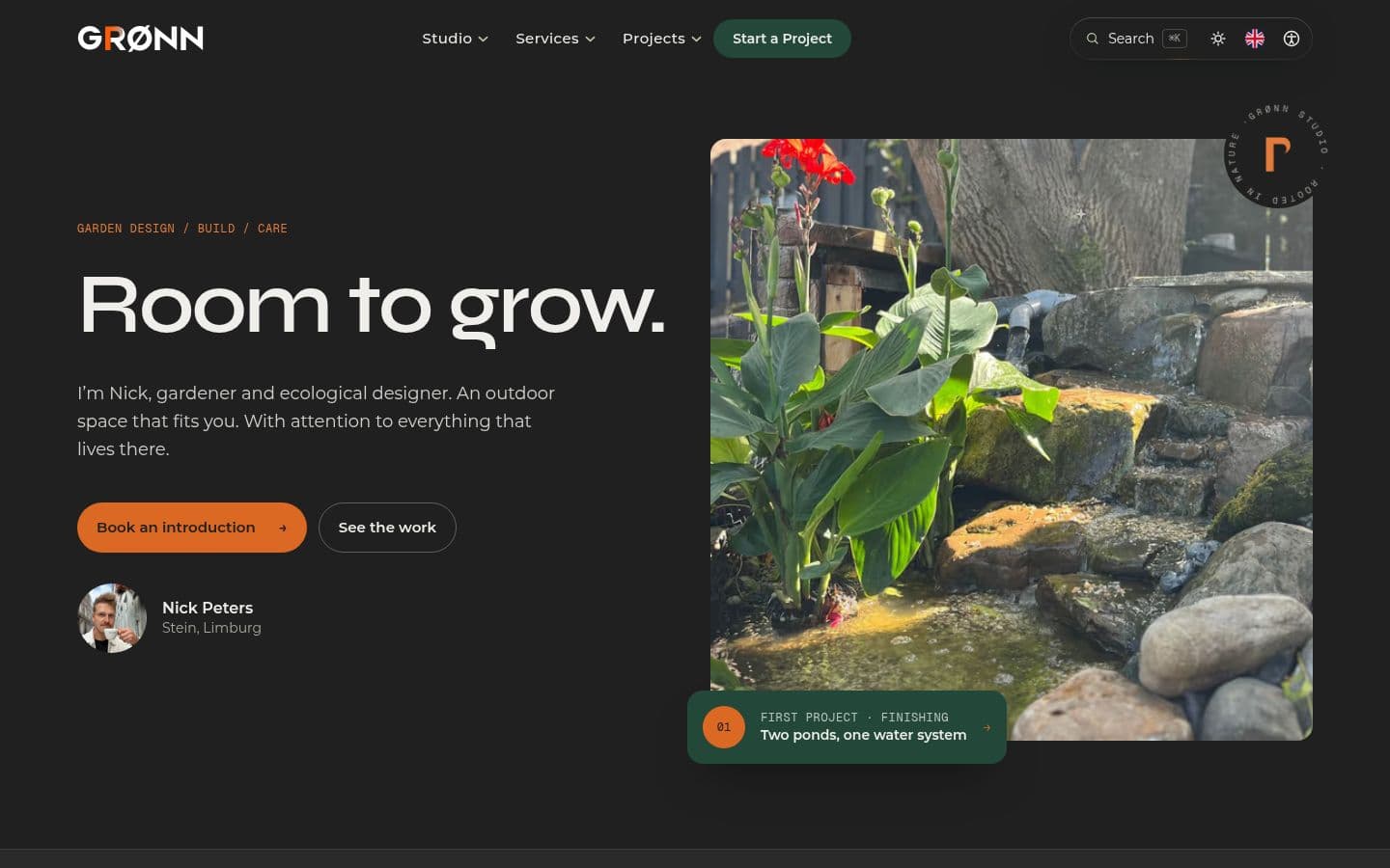 The same GRØNN home page in the dark theme, with the logo's orange P.