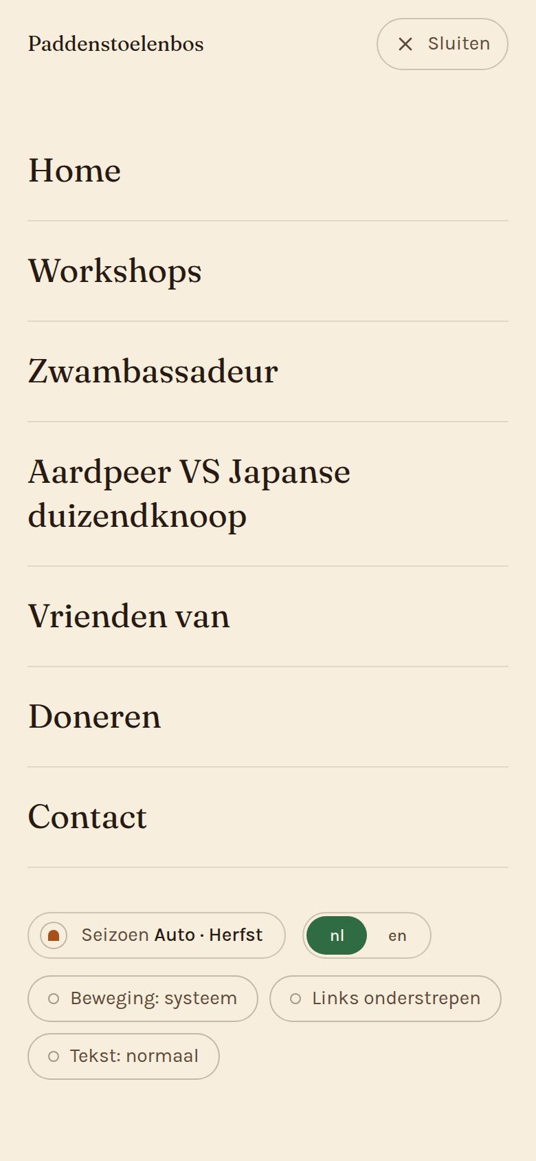 The full-screen menu on a phone, listing every page, with the season button, language switch and three reading preferences underneath.