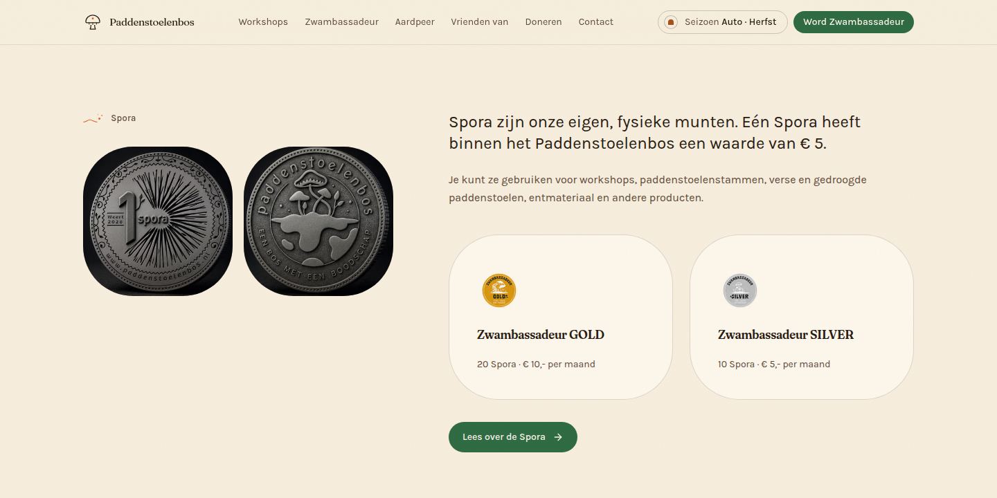 The Spora section: two photos of the foundation's own silver coin and two supporter tiers, Zwambassadeur GOLD at 20 Spora and SILVER at 10 Spora a month.
